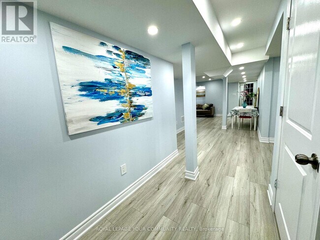 Building Photo - 51 Cayton Cres