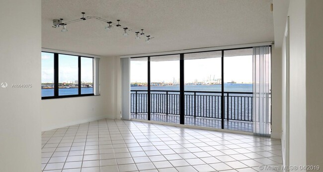 Foto del edificio - 540 Brickell Key Dr