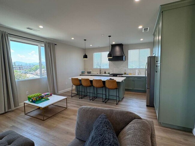 Foto del edificio - Brand New Upstairs Unit