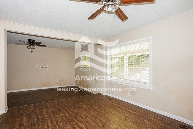 Foto del edificio - 2430 Golden Camp Rd