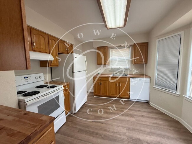 Building Photo - "Charming 3-Bedroom Home close to University of Toledo - Spacious with full basement.