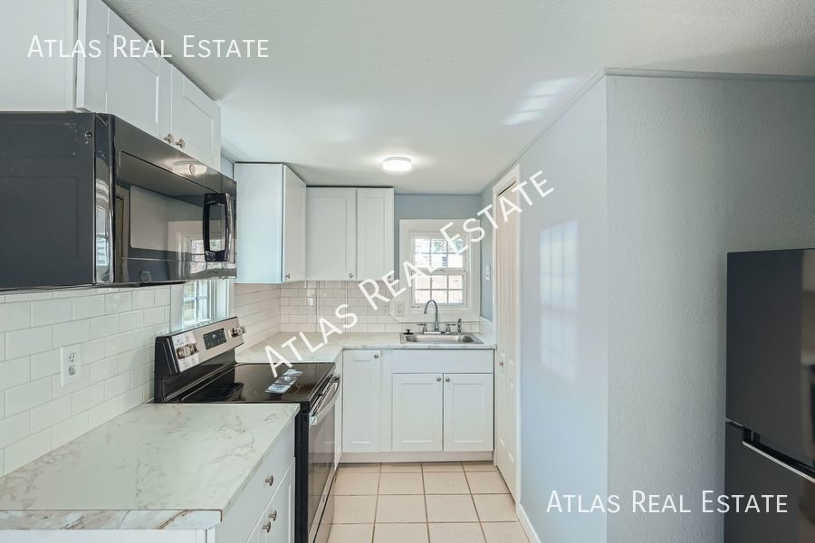 Primary Photo - Coming Soon!! Charming Pet-friendly 1BR/1B...