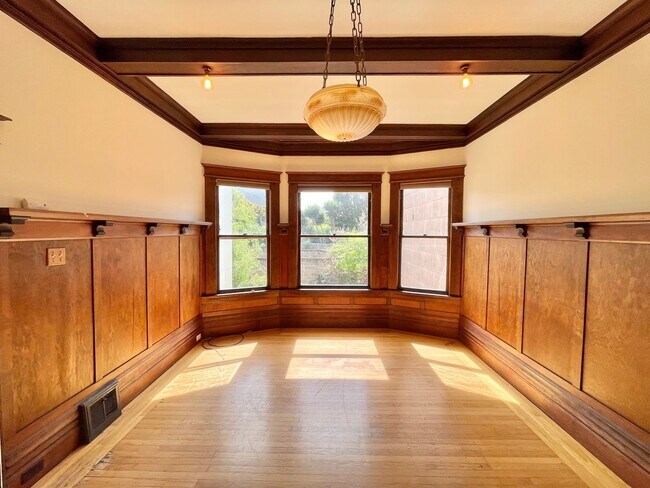 Foto del edificio - 927-929-929 Lincoln Wy