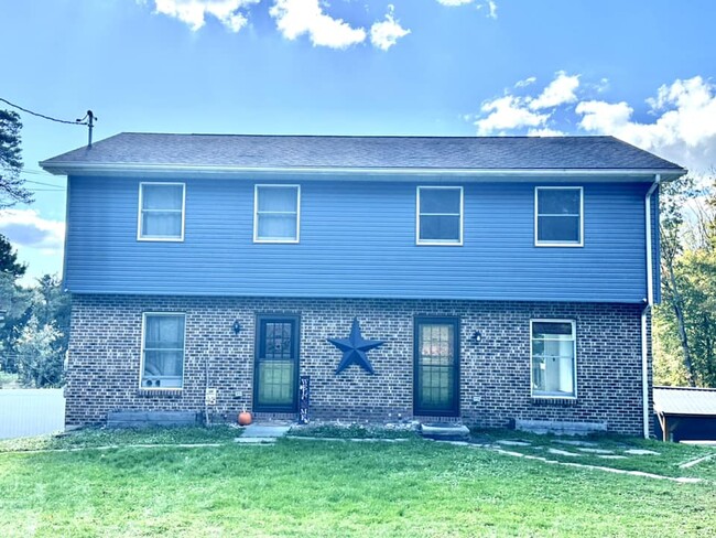 Building Photo - 205 2nd St
