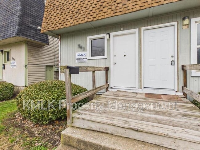 Building Photo - 543 Gage St