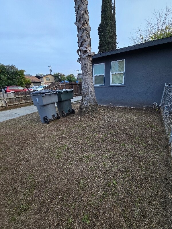 Building Photo - 1610 E Yale Ave