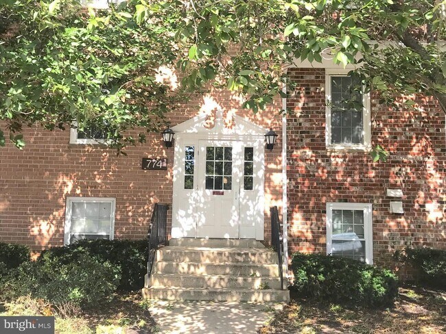 Foto del edificio - 774 Quince Orchard Blvd