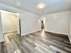 Building Photo - 3100 Dumas Ln