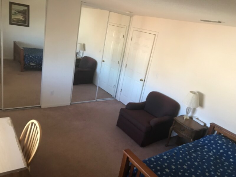 Foto del edificio - 736 Ruby Dr