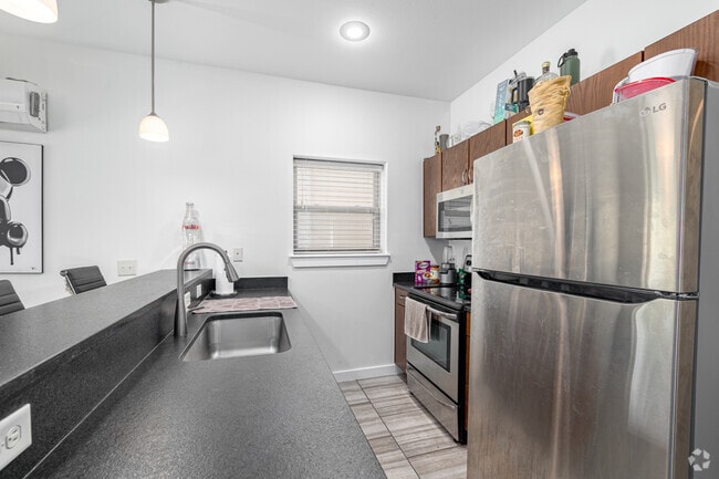 3BR, 4.5BA - 1,950SF - Kitchen - Oakland Properties (3bed/3.5bath)