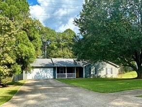 Building Photo - 150 Rosewood Dr