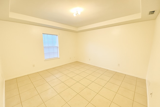 Building Photo - 2410 W Hackberry Ave