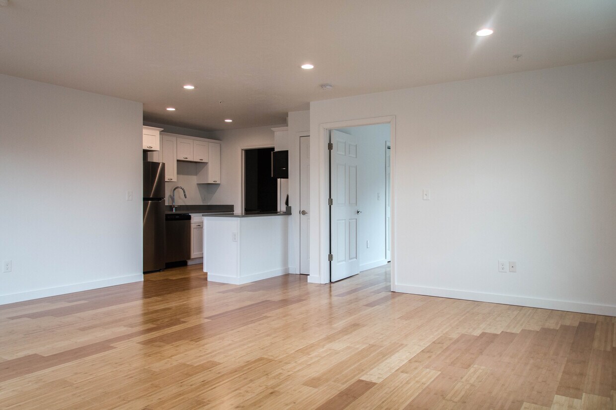 548 Main St Unit 4, Sturbridge, MA 01518 Apartments in Sturbridge, MA