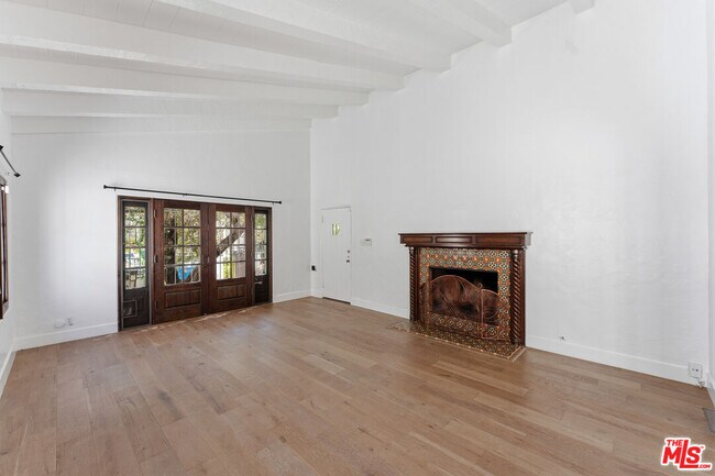 Foto del edificio - 537 N Poinsettia Pl