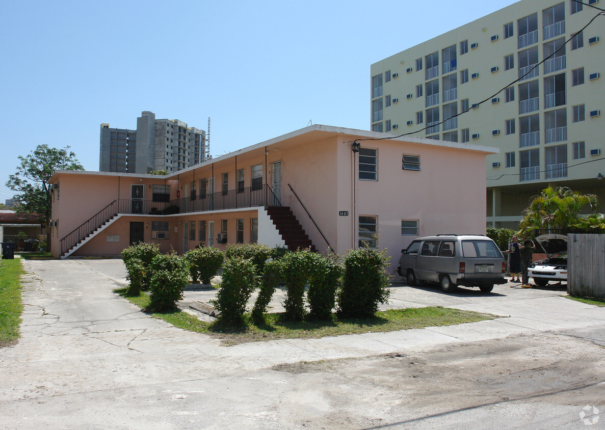 Foto del edificio - 1607 NW 16th Ave