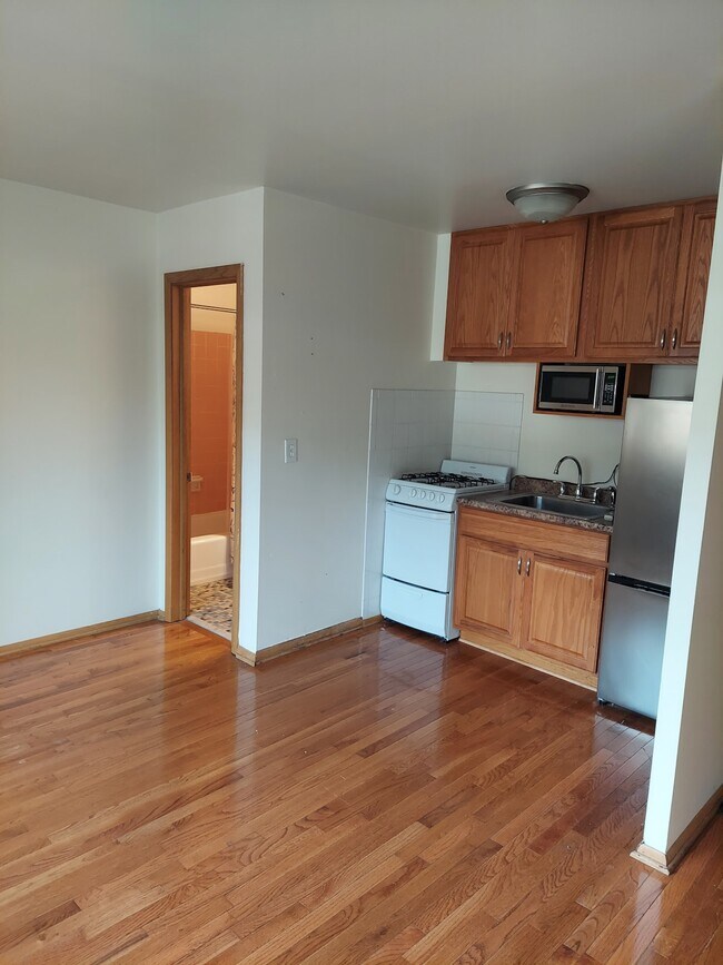 Building Photo - 2210 Pillsbury Avenue, Unit 15