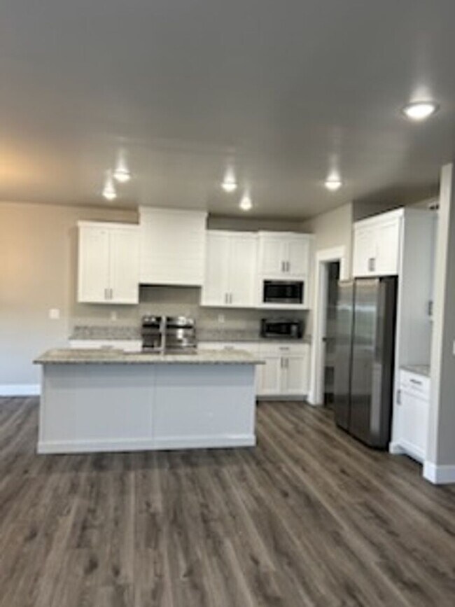 Foto del edificio - Hummingbird Townhome