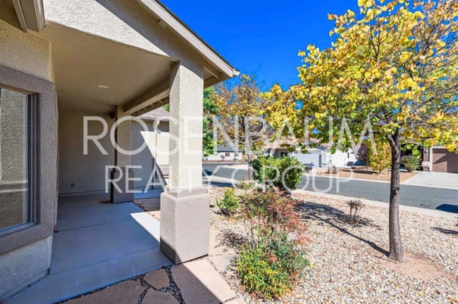 Building Photo - Beautiful 3-bedrooms, 2-baths home nestled...