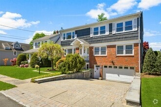 Building Photo - 237 Gainsborg Ave E