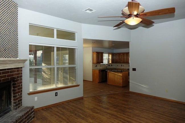 Building Photo - Wonderful 3 Bed in Yukon w/Storm Shelter