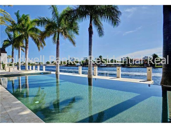Foto del edificio - 240 N Compass Dr