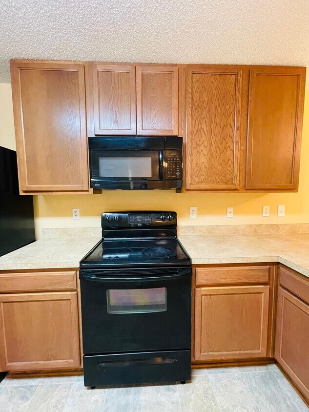Foto principal - 4800 Playschool Dr