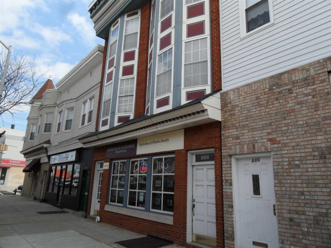 Primary Photo - 888 Broadway