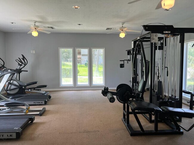 Foto del edificio - 6519 W Newberry Rd