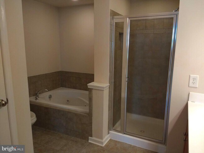 Building Photo - 7558 Stoney Run Dr