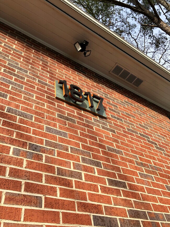 Building Photo - 1817 Dell Dr