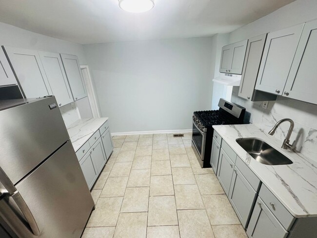 Building Photo - Newly Remodeled 2bd/1 House with Private R...