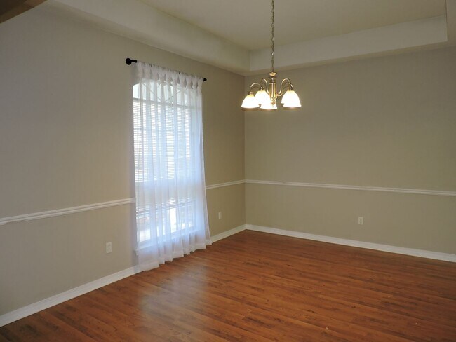 Building Photo - Beautiful home on one acre lot!