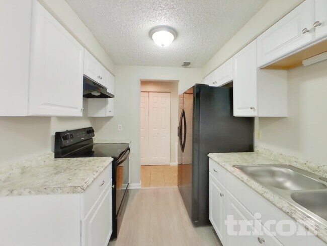 Foto del edificio - 6656 Alisma Ln