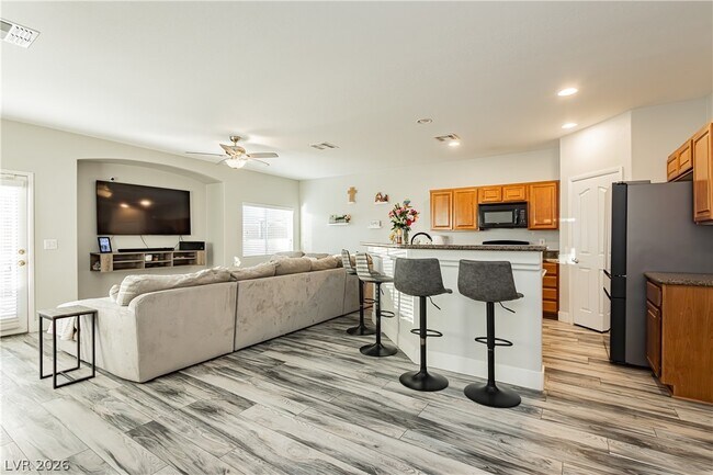 Foto del edificio - 6661 Lookout Lodge Ln