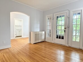 Building Photo - 36 Hanna St W