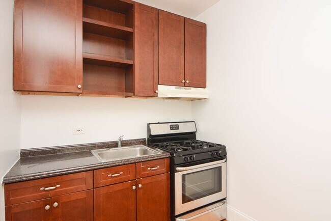 Foto del edificio - 2704 N Sawyer Ave