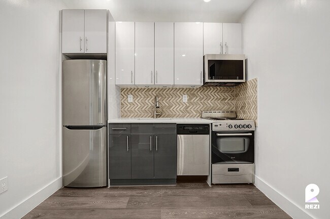 Foto del edificio - 65 Seaman Ave