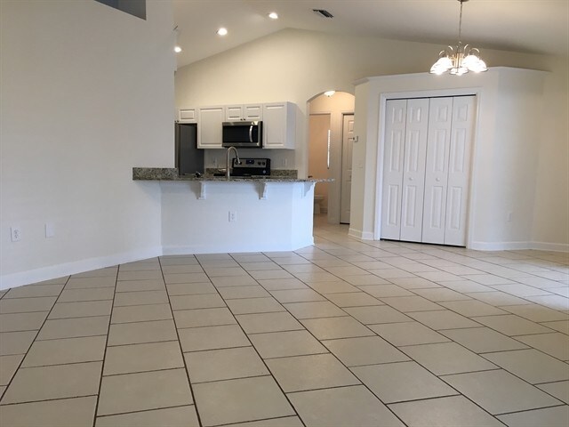 Building Photo - 12858 Raysbrook Drive