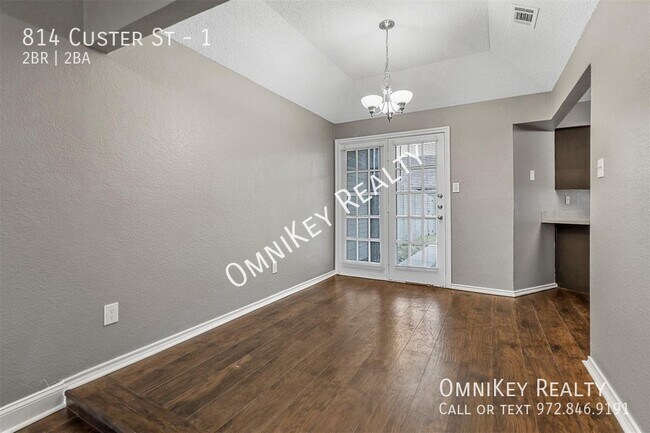 Foto del edificio - 814 Custer St