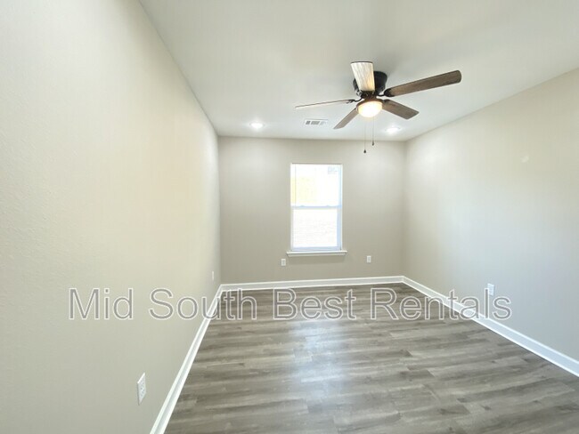 Building Photo - 5215 Nelson Dr