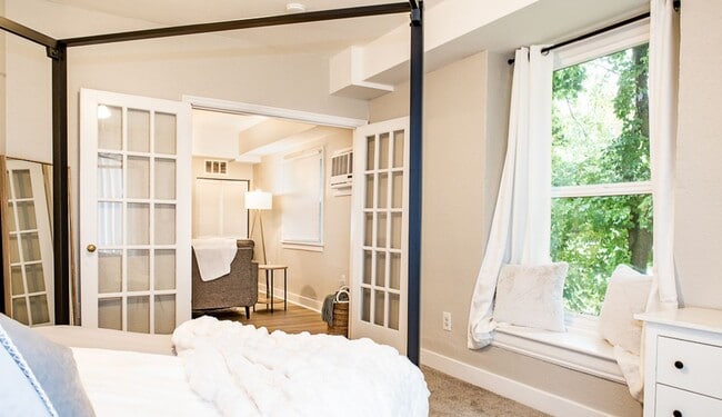 Foto del edificio - Cozy 2-Bedroom Home Near Sacred Heart, Shriners, and Deaconess