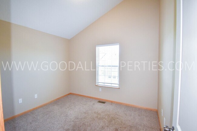 Foto del edificio - 2 Bedroom, 2.5 Bath Townhome in Ankeny