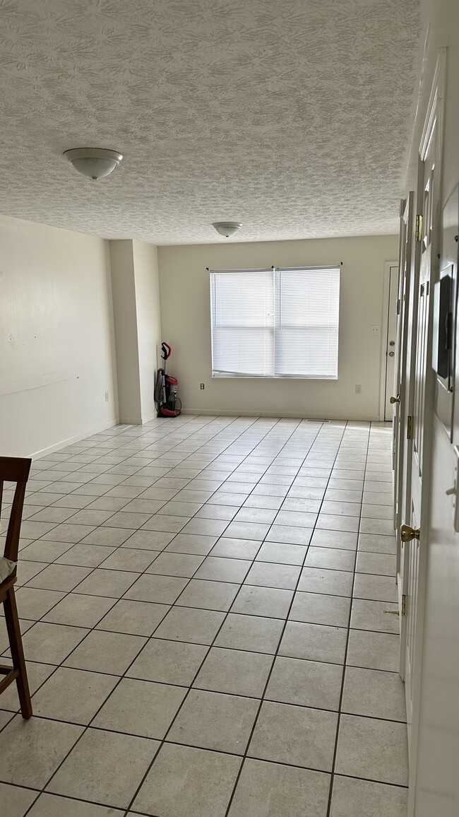 Building Photo - 1582 Meadow Spring Dr