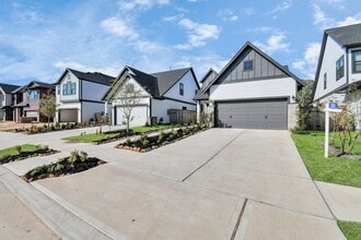 Building Photo - 1535 Park Path Dr
