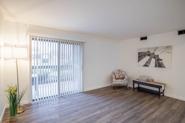 Foto del edificio - 800 Brook Dr