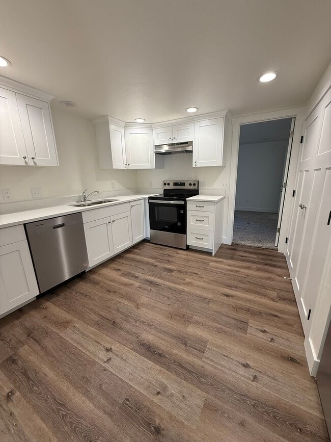 Building Photo - 345 E 400 N