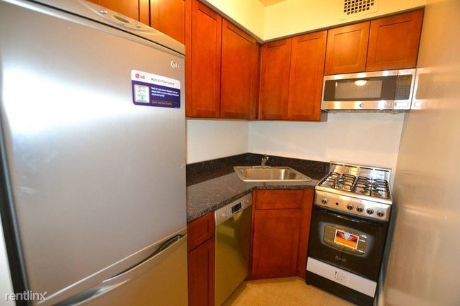 Building Photo - 165 W 80th St