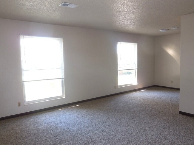 Building Photo - 46 Bellevue Dr