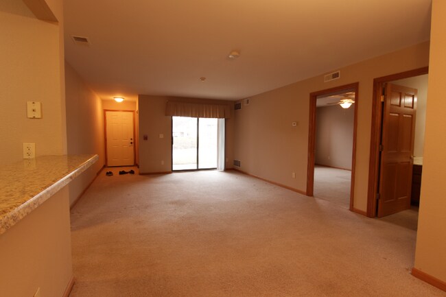 Building Photo - W192S7839 Overlook Bay Rd