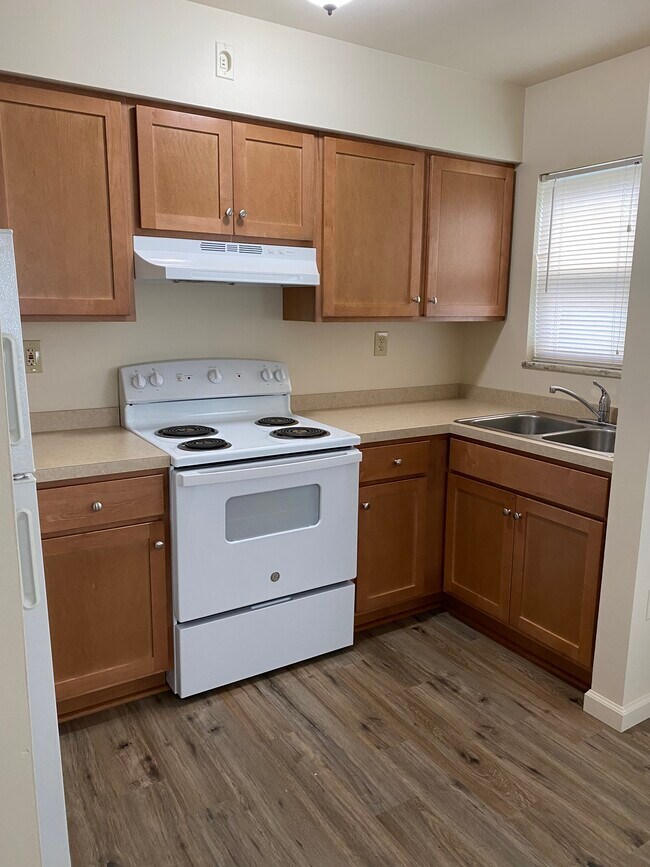 Kitchen - 5010 Derry St